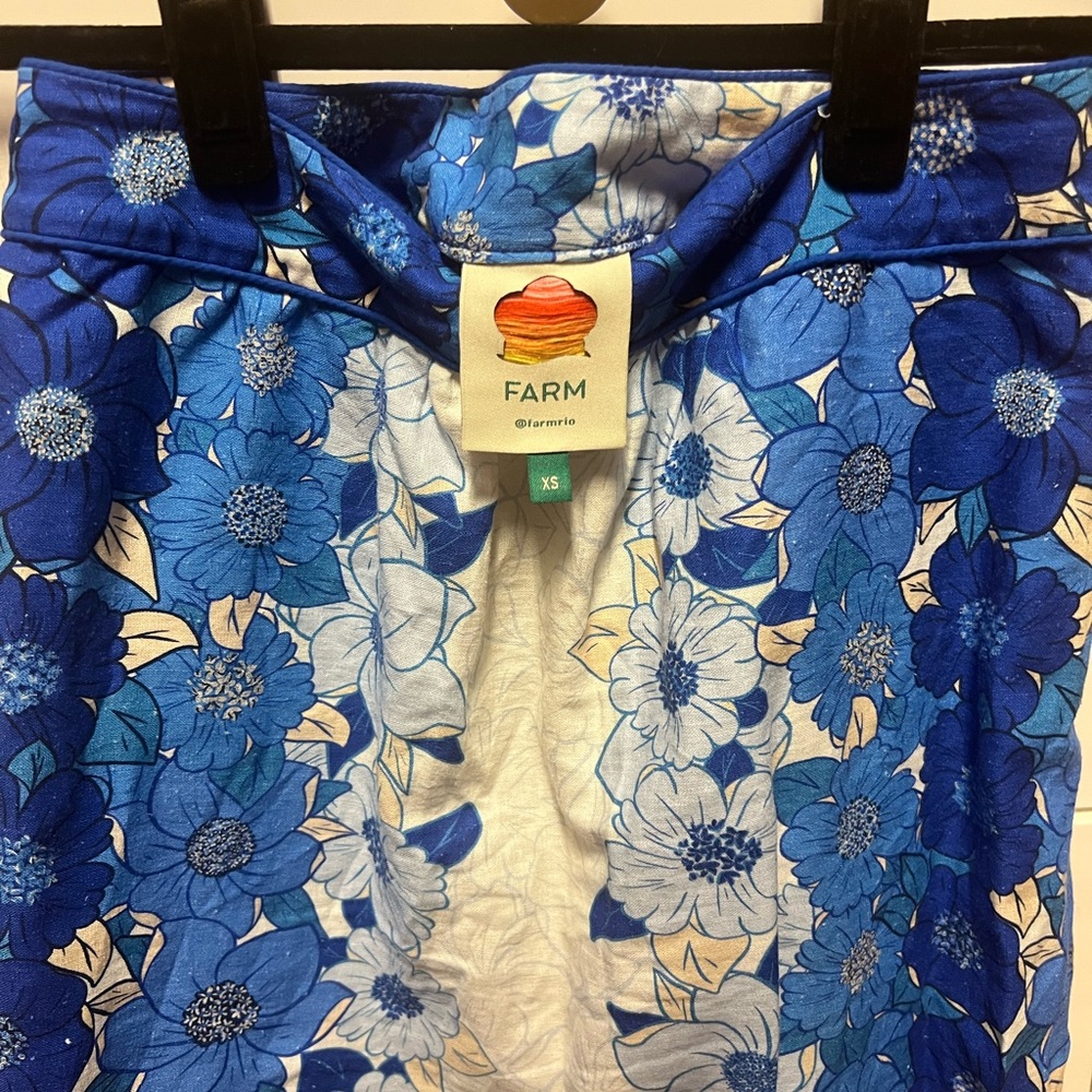 FARM RIO
Scalloped floral-print linen-blend midi skirt